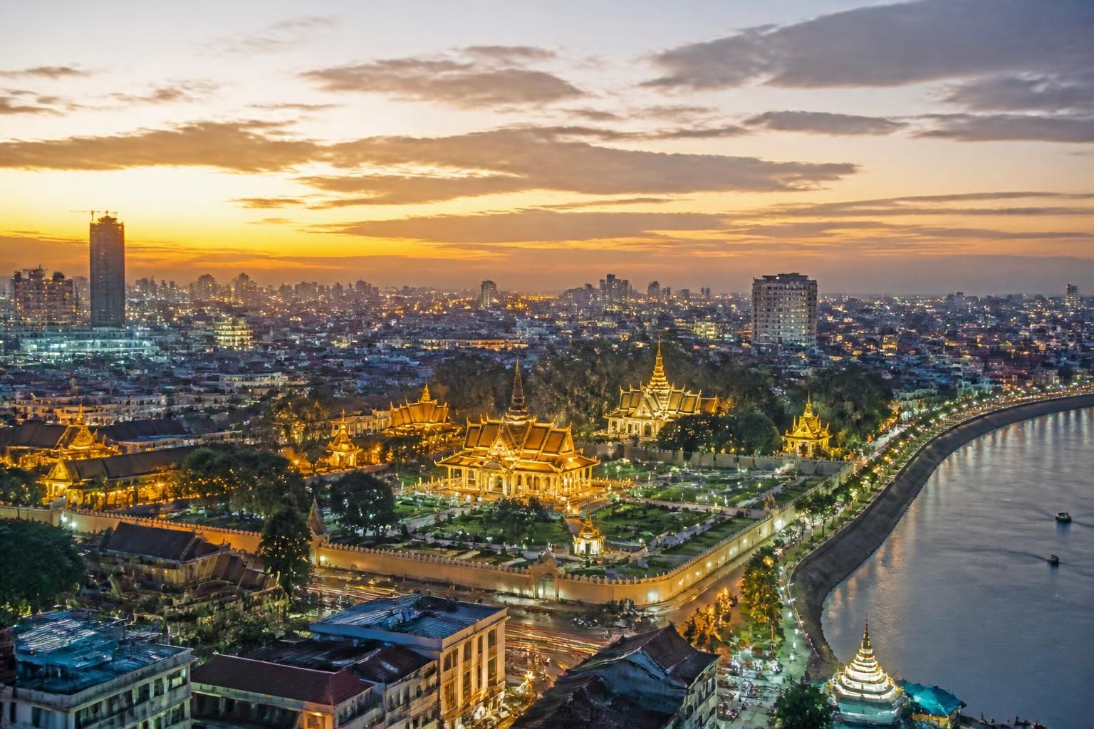découvrez phnom penh en 48 heures : les incontournables à visiter, les spécialités culinaires à ne pas manquer et les meilleurs endroits où séjourner pour un séjour réussi.
