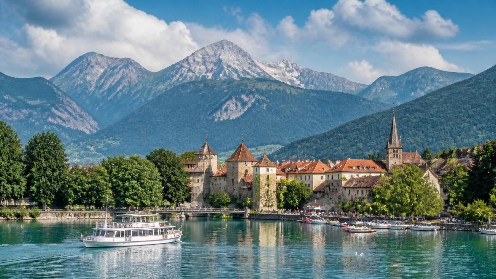 découvrez annecy, la perle des alpes, située au cœur de la haute-savoie. explorez sa localisation précise sur la carte de france et apprenez ses informations essentielles pour mieux préparer votre visite.