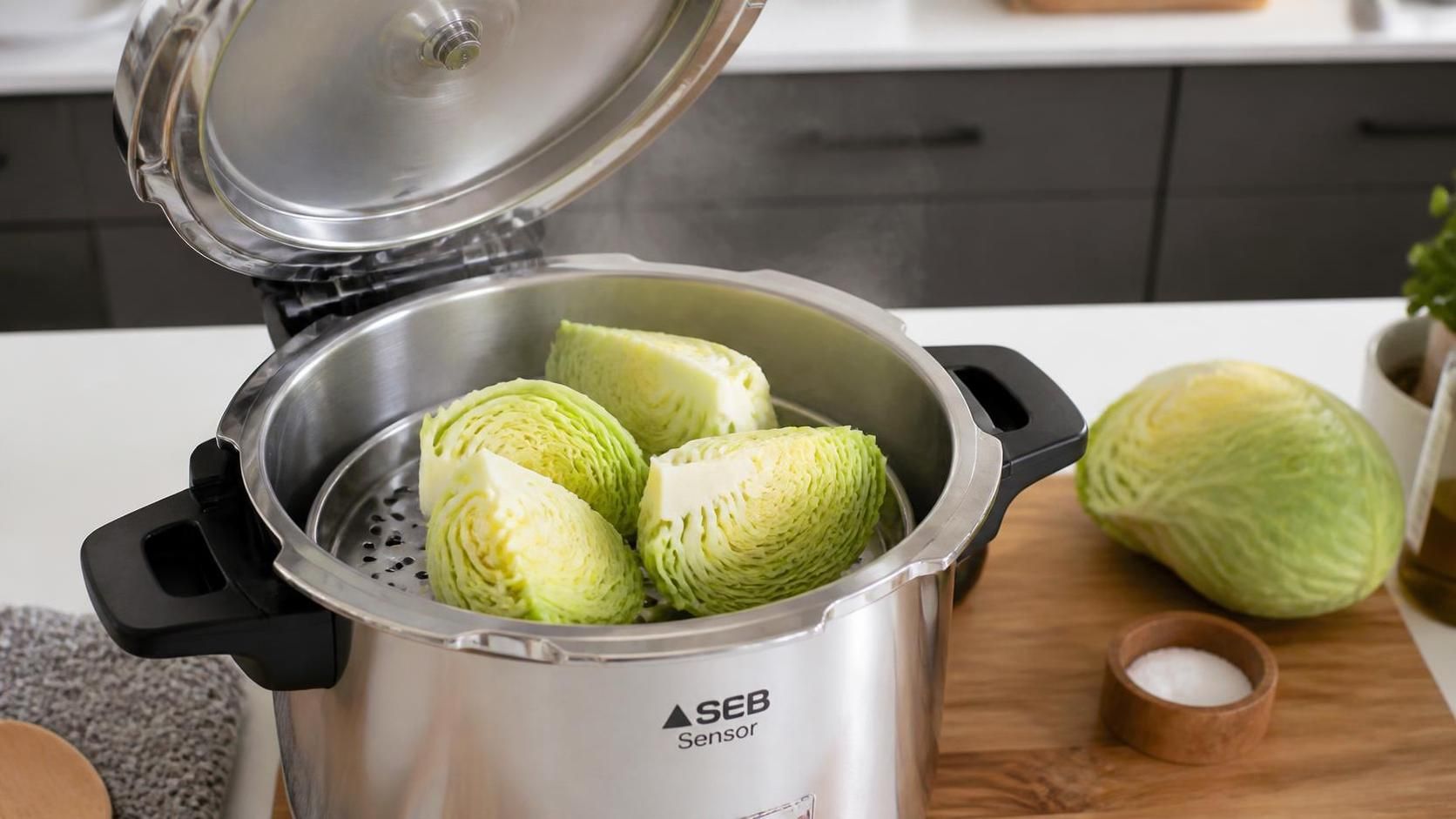 découvrez comment cuire rapidement le chou vert à la cocotte-minute seb avec nos astuces pratiques et les temps de cuisson parfaits pour un résultat tendre et savoureux.
