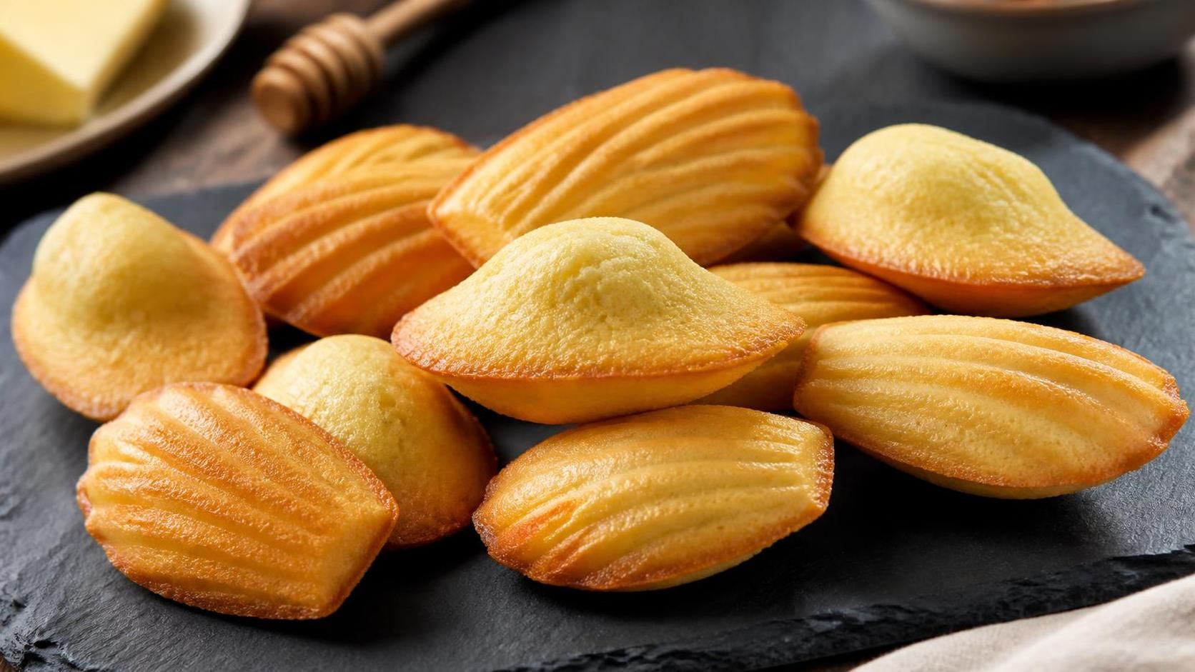 apprenez à réaliser des biscuits madeleines moelleux et parfumés grâce à notre recette authentique, simple et rapide à préparer pour un délicieux moment gourmand.